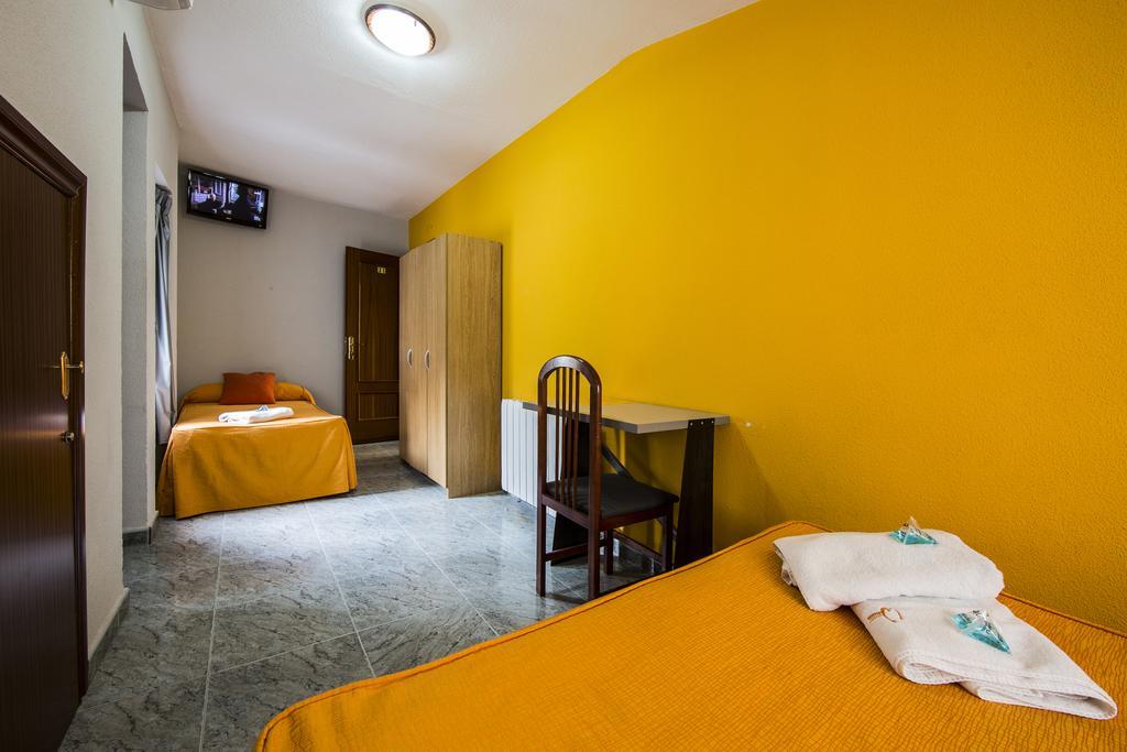 Hostal Escala Luna Salamanca Ngoại thất bức ảnh
